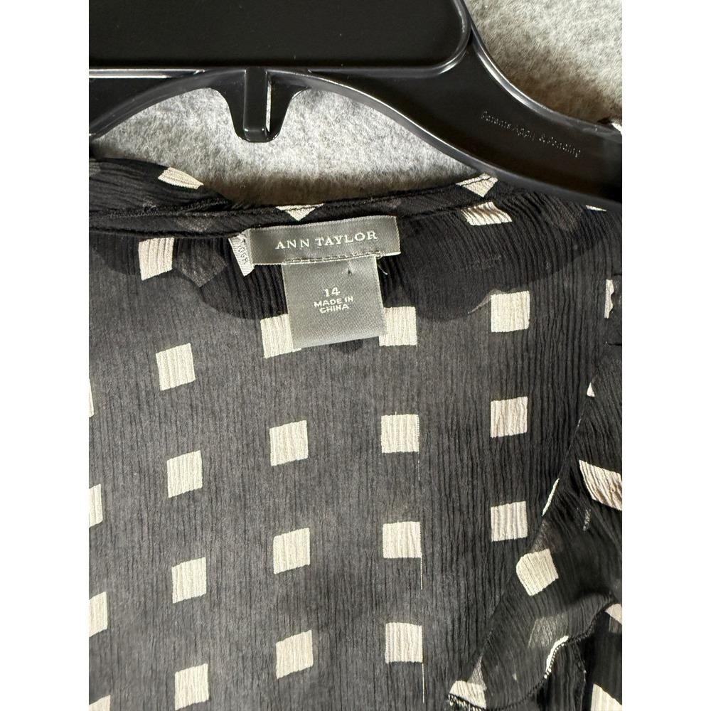 Ann Taylor Black White Geometric Square Print Ruffle Neck Blouse Top Size 14 - Picture 2 of 6